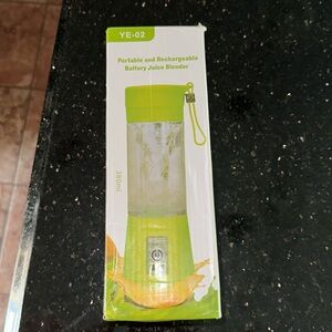 MINI PORTABLE RECHARGEABLE JUICE BLENDER